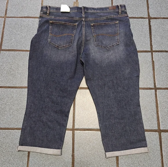 Lee Women's Regular Fit Mid Rise Capri Blue Jeans Size 18 - Picture 8 of 10